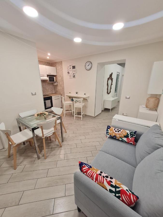 Palizzi'S Home Behind Plebiscite Square Napoli Dış mekan fotoğraf