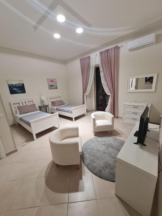 Palizzi'S Home Behind Plebiscite Square Napoli Dış mekan fotoğraf